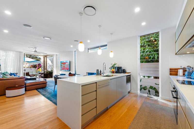 Photo - 1/32 Seaside Avenue, Mermaid Beach QLD 4218 - Image 6