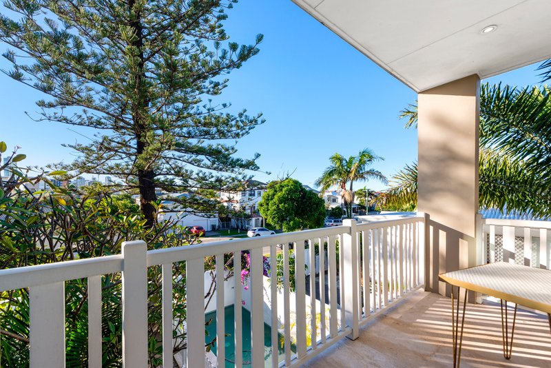 Photo - 1/32 Seaside Avenue, Mermaid Beach QLD 4218 - Image 7