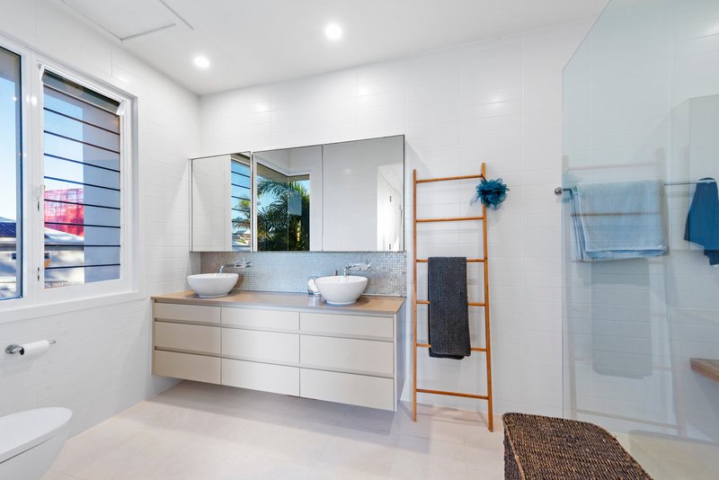 Photo - 1/32 Seaside Avenue, Mermaid Beach QLD 4218 - Image 9
