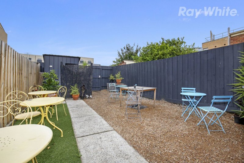 Photo - 132 Snell Grove, Oak Park VIC 3046 - Image 3