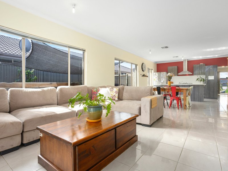 Photo - 132 Sunrise Boulevard, Wellard WA 6170 - Image 15