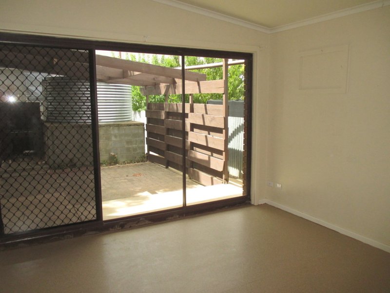 Photo - 132 Swanport Road, Murray Bridge SA 5253 - Image 3