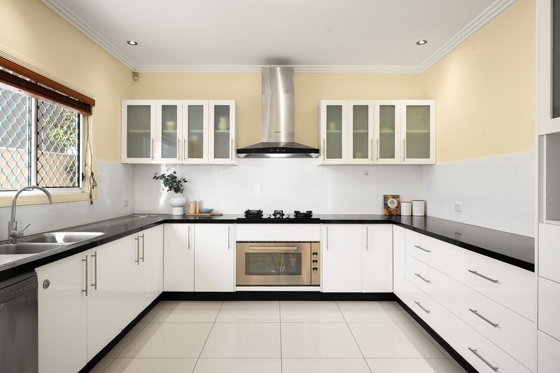 Photo - 132 The Avenue, Sunnybank Hills QLD 4109 - Image 11