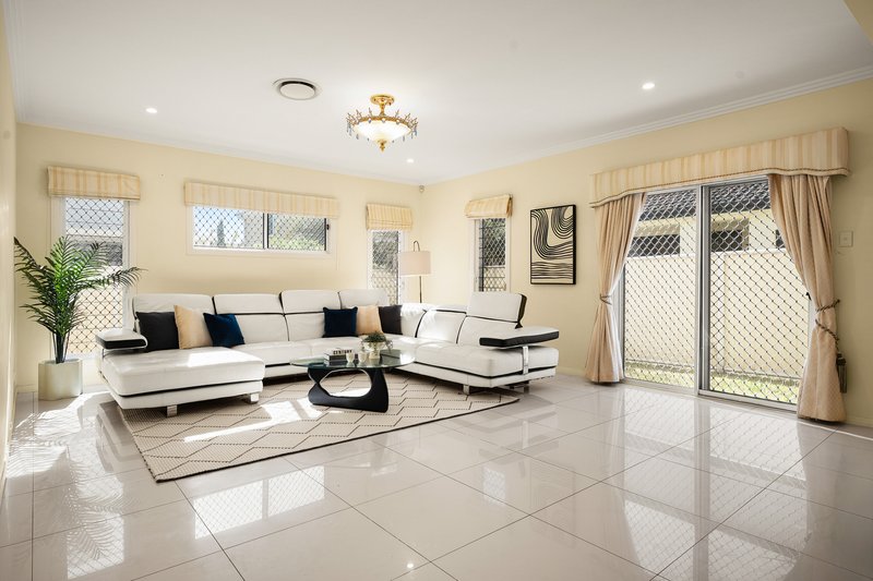 Photo - 132 The Avenue, Sunnybank Hills QLD 4109 - Image 12