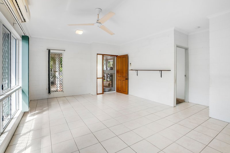 Photo - 132 Upper Richardson Street, Whitfield QLD 4870 - Image 7