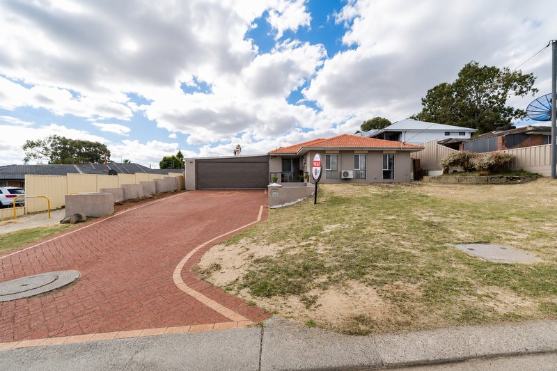 Photo - 132 Waddington Crescent, Koondoola WA 6064 - Image 2