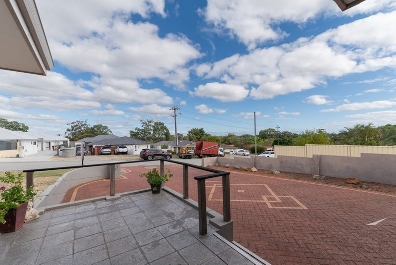 Photo - 132 Waddington Crescent, Koondoola WA 6064 - Image 9
