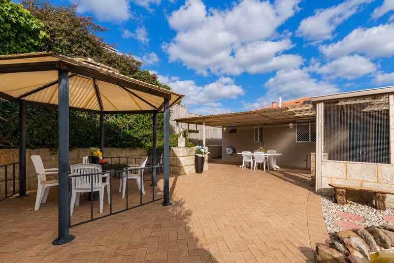 Photo - 132 Waddington Crescent, Koondoola WA 6064 - Image 11