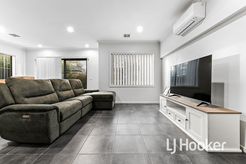 Photo - 13/23 Atlantic Drive, Pakenham VIC 3810 - Image 3