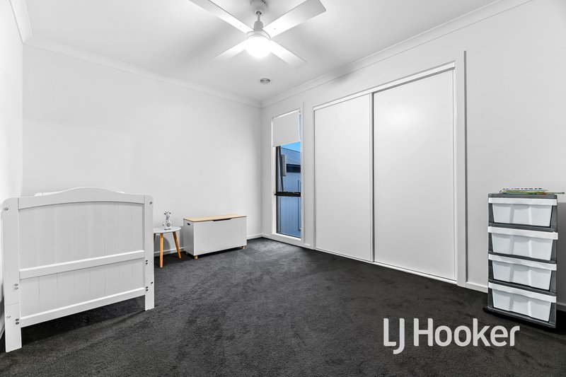 Photo - 13/23 Atlantic Drive, Pakenham VIC 3810 - Image 7