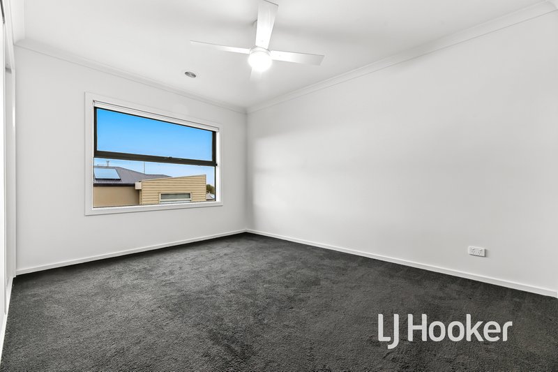 Photo - 13/23 Atlantic Drive, Pakenham VIC 3810 - Image 9