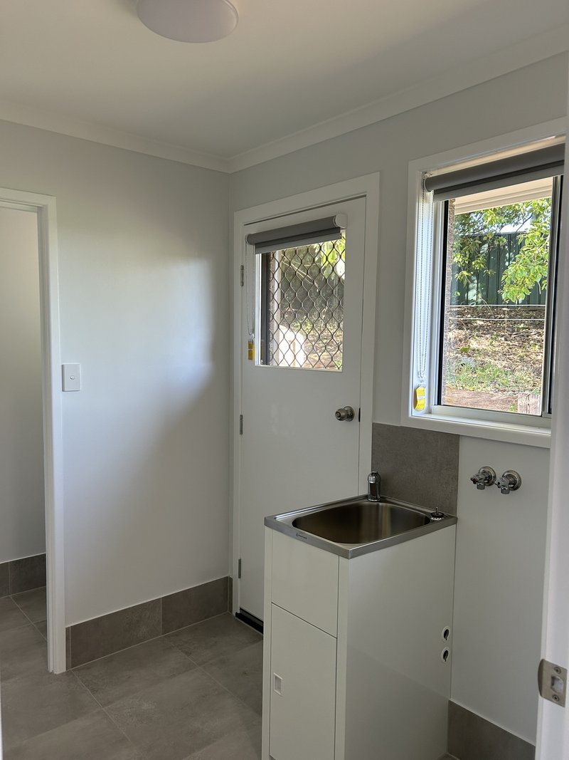 Photo - 1/327 Hume Street, South Toowoomba QLD 4350 - Image 6