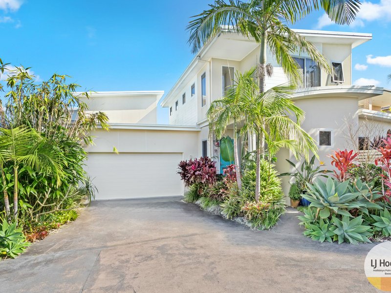Photo - 1/33-37 Emerald Drive, Diamond Beach NSW 2430 - Image 1