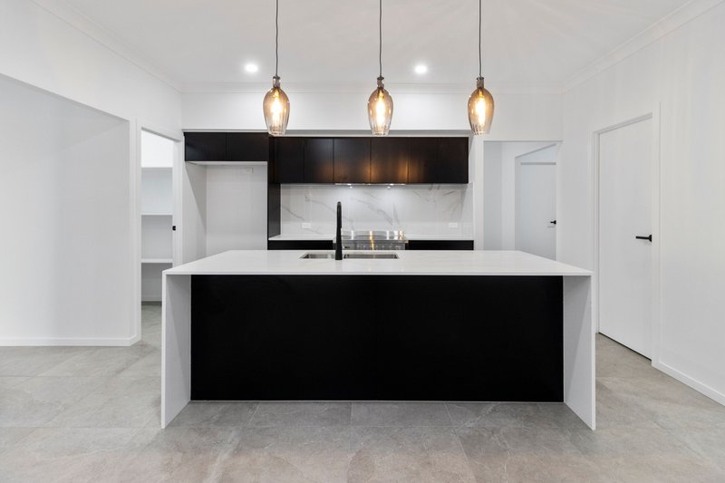 Photo - 133 Ashwood Circuit, Chambers Flat QLD 4133 - Image 3