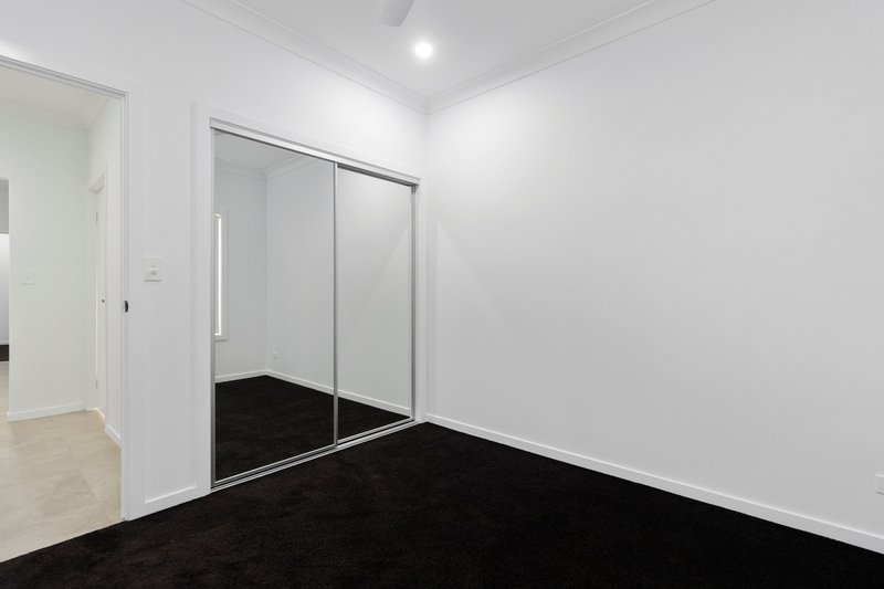 Photo - 133 Ashwood Circuit, Chambers Flat QLD 4133 - Image 6