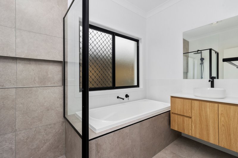 Photo - 133 Ashwood Circuit, Chambers Flat QLD 4133 - Image 7