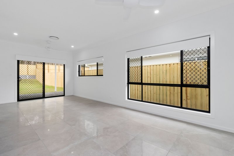 Photo - 133 Ashwood Circuit, Chambers Flat QLD 4133 - Image 14