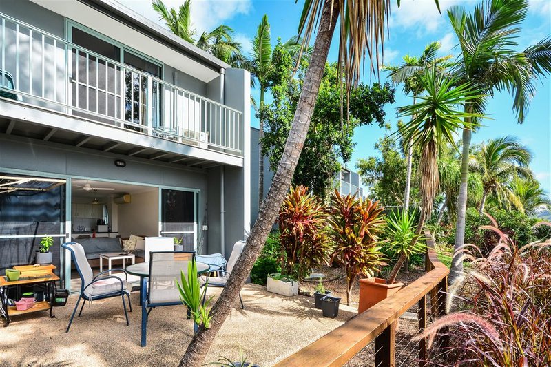 Photo - 13/3 Banksia Court, Sunset Waters, Hamilton Island QLD 4803 - Image 3