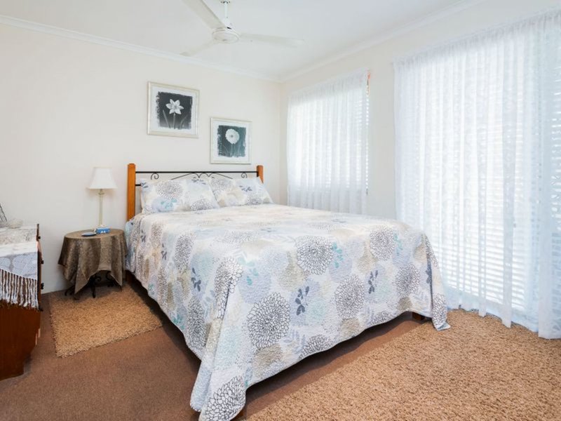 Photo - 1/33 Donald Avenue, Paradise Point QLD 4216 - Image 4