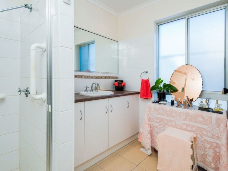 Photo - 1/33 Donald Avenue, Paradise Point QLD 4216 - Image 6