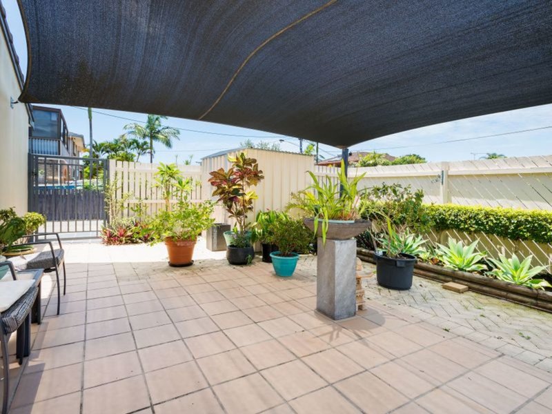 Photo - 1/33 Donald Avenue, Paradise Point QLD 4216 - Image 11