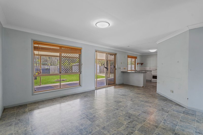 Photo - 133 Henty Drive, Redbank Plains QLD 4301 - Image 5