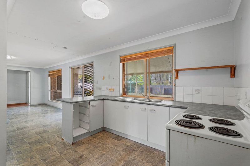 Photo - 133 Henty Drive, Redbank Plains QLD 4301 - Image 8