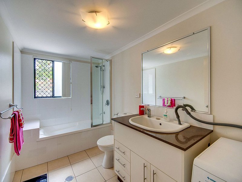 Photo - 1/33 Hows Road, Nundah QLD 4012 - Image 7