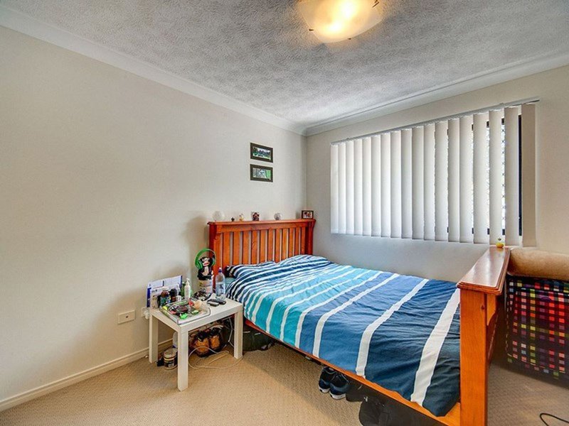 Photo - 1/33 Hows Road, Nundah QLD 4012 - Image 5