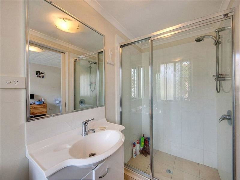 Photo - 1/33 Hows Road, Nundah QLD 4012 - Image 7