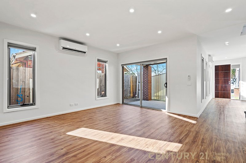 Photo - 1/33 Hughes Crescent, Dandenong North VIC 3175 - Image 6