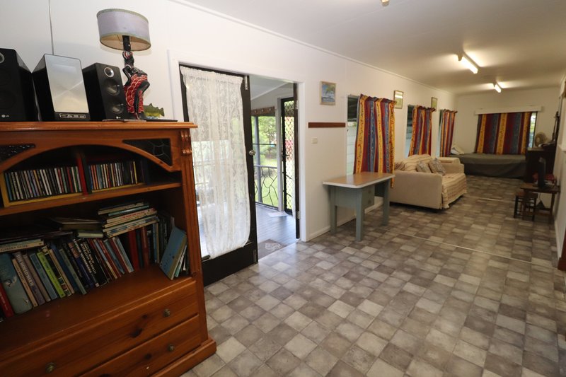 Photo - 133 John Dory Street, Taylors Beach QLD 4850 - Image 2