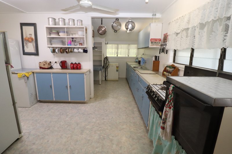 Photo - 133 John Dory Street, Taylors Beach QLD 4850 - Image 4