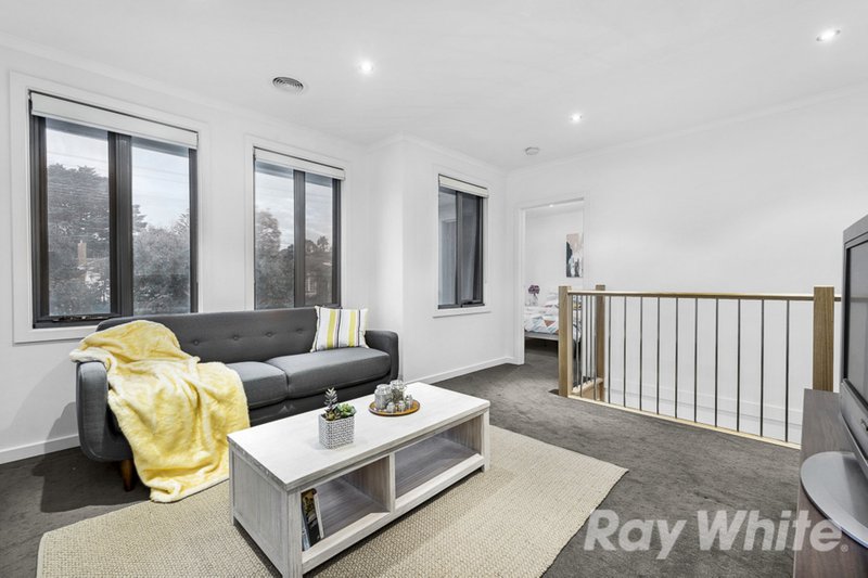 Photo - 1/33 Jordan Grove, Glen Waverley VIC 3150 - Image 5