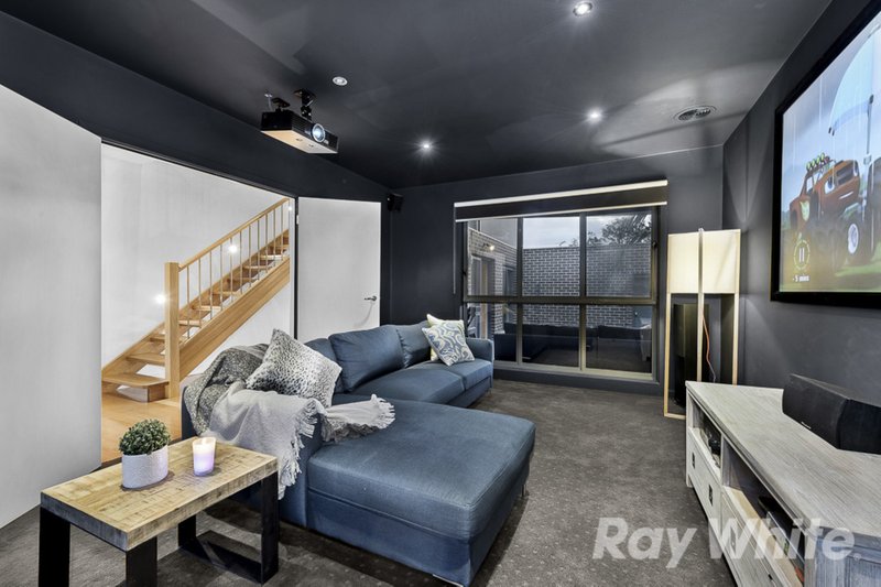 Photo - 1/33 Jordan Grove, Glen Waverley VIC 3150 - Image 6