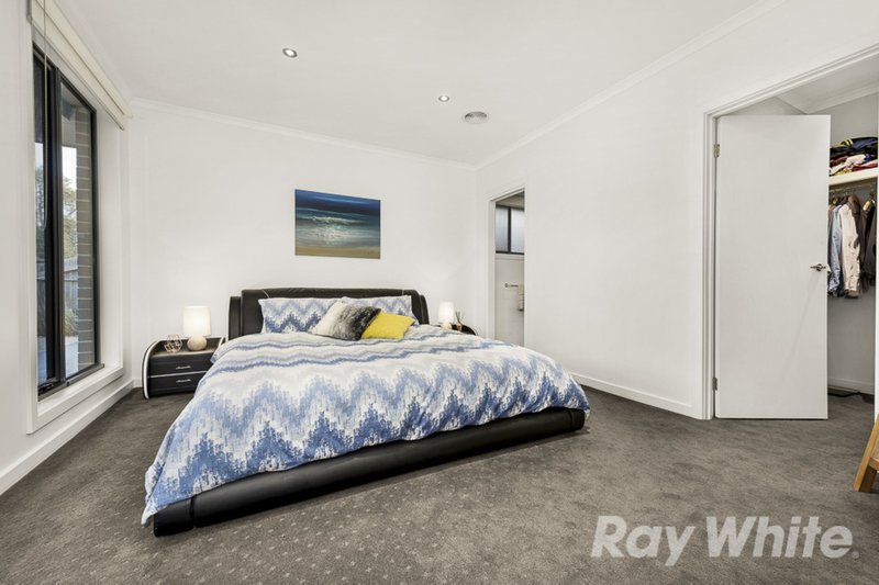 Photo - 1/33 Jordan Grove, Glen Waverley VIC 3150 - Image 7