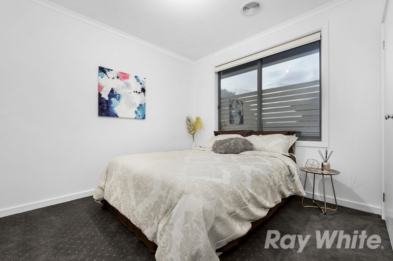 Photo - 1/33 Jordan Grove, Glen Waverley VIC 3150 - Image 8