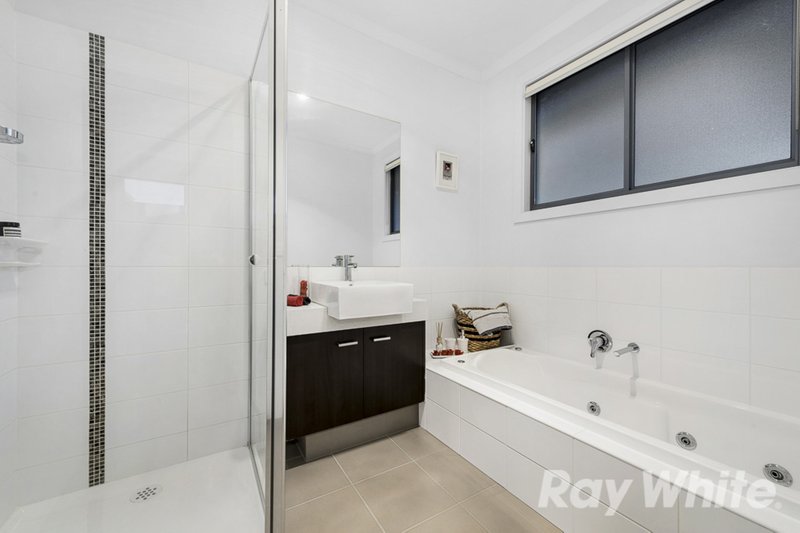 Photo - 1/33 Jordan Grove, Glen Waverley VIC 3150 - Image 9