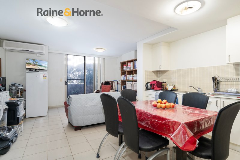 Photo - 1/33 Lachlan Street, Warwick Farm NSW 2170 - Image 4