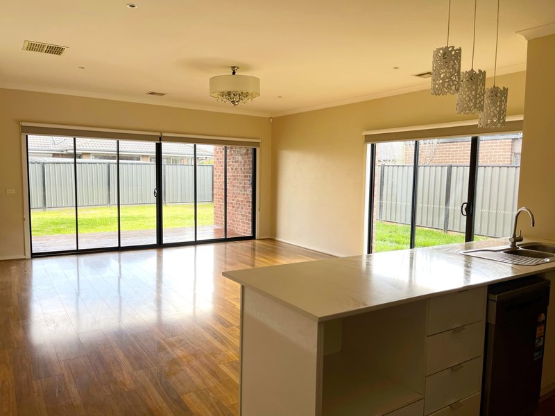 Photo - 133 Lennon Parkway, Derrimut VIC 3026 - Image 3