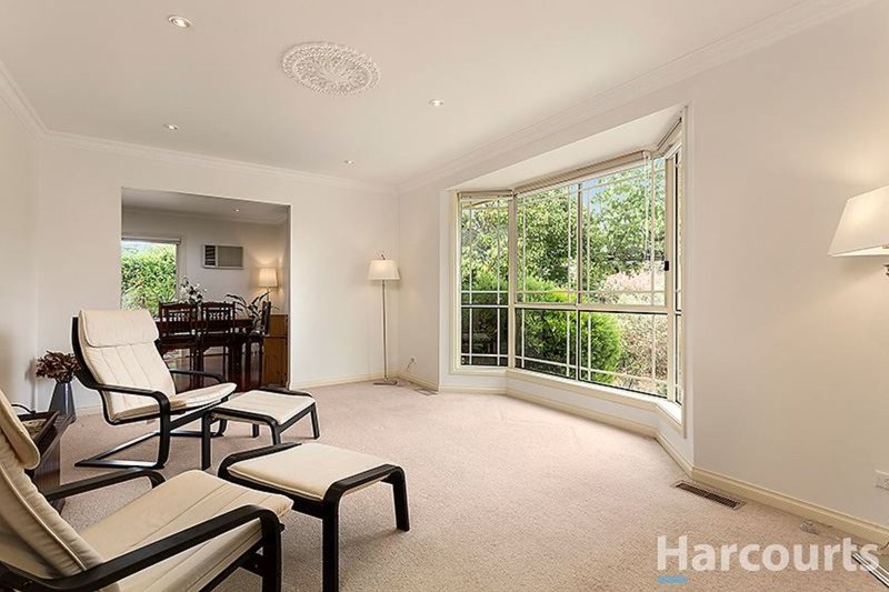 Photo - 1/33 Lincoln Avenue, Glen Waverley VIC 3150 - Image 2