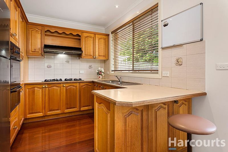 Photo - 1/33 Lincoln Avenue, Glen Waverley VIC 3150 - Image 3