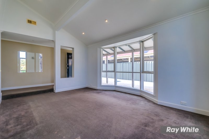 Photo - 133 Mossfiel Drive, Hoppers Crossing VIC 3029 - Image 5