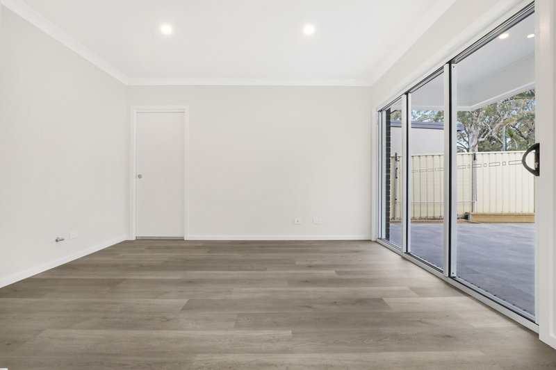 Photo - 1/33 Mount Brown Road, Dapto NSW 2530 - Image 4