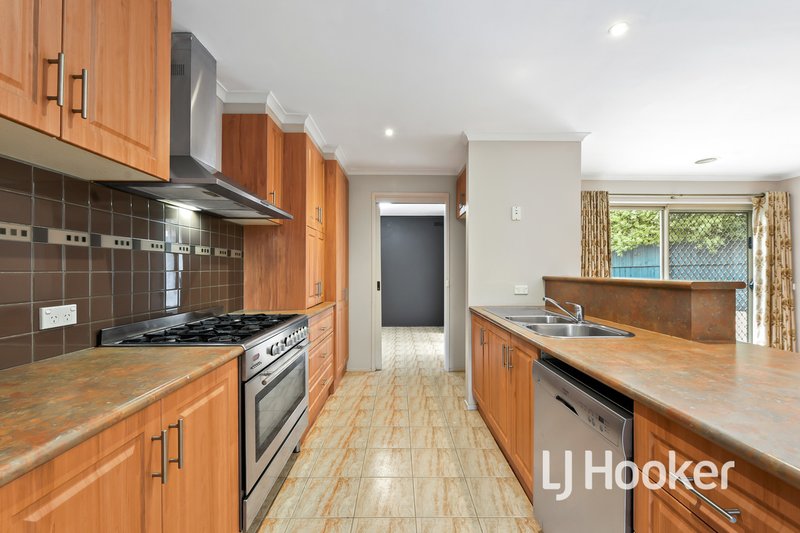 Photo - 133 Oaktree Drive, Hampton Park VIC 3976 - Image 3