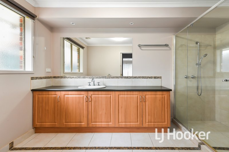 Photo - 133 Oaktree Drive, Hampton Park VIC 3976 - Image 6