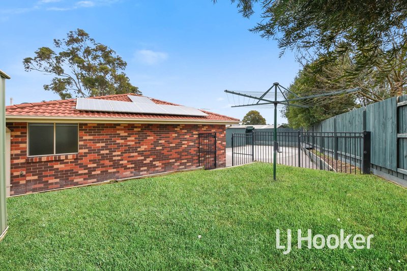 Photo - 133 Oaktree Drive, Hampton Park VIC 3976 - Image 8