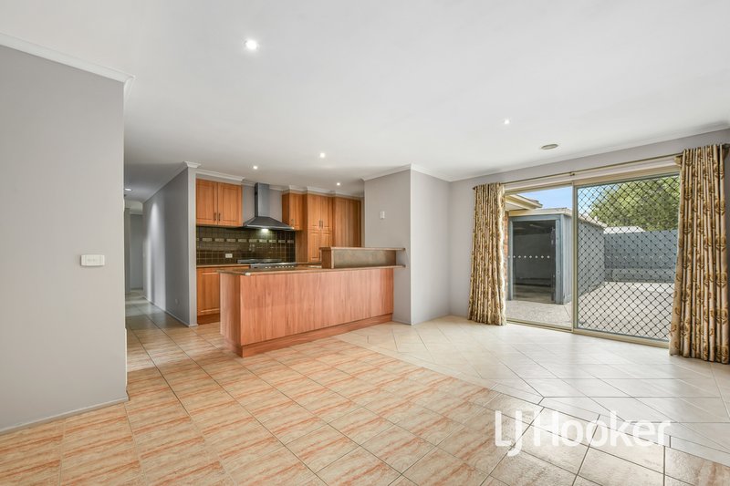 Photo - 133 Oaktree Drive, Hampton Park VIC 3976 - Image 11