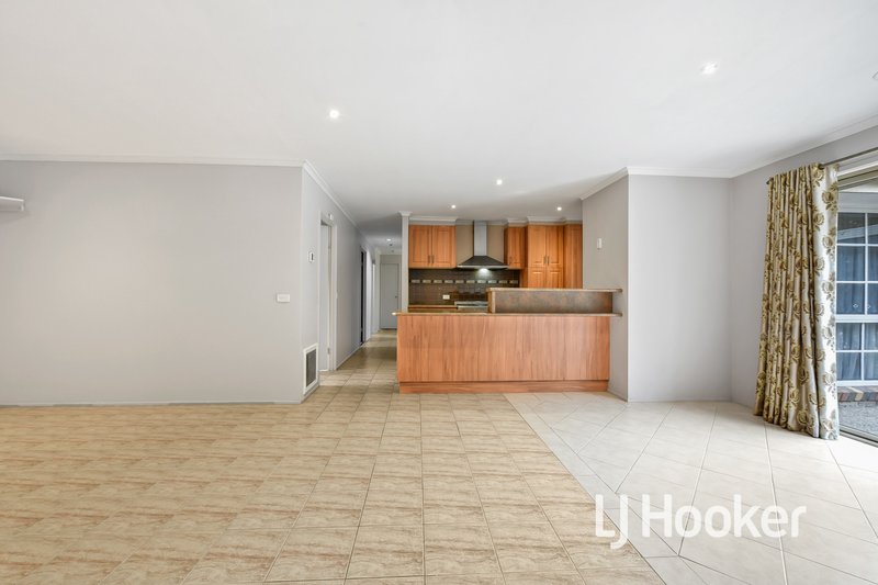 Photo - 133 Oaktree Drive, Hampton Park VIC 3976 - Image 15