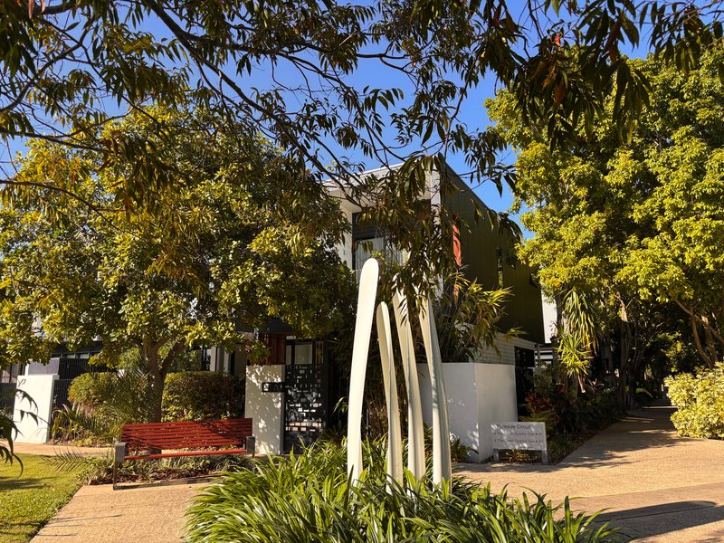 Photo - 1/33 Parkside Circuit, Hamilton QLD 4007 - Image 2